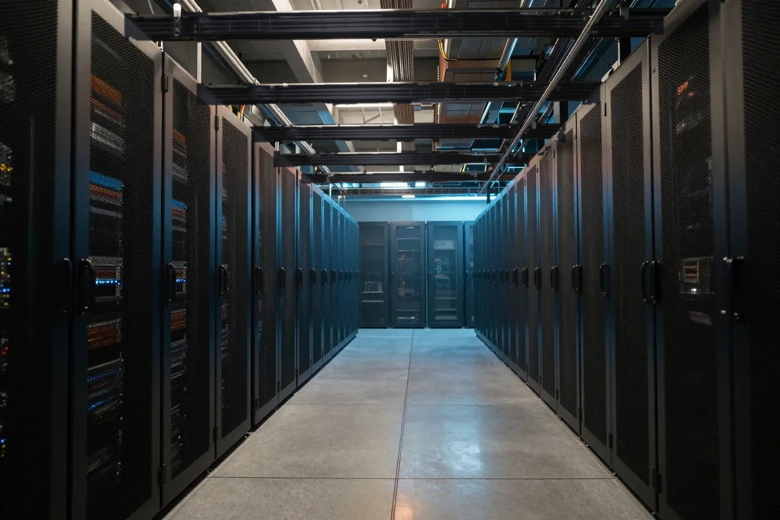 Data centre hall with enclosed busbars above the server racks